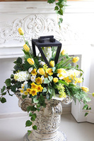 Angelo Floresa Amira, kompozycja nagrobna w lampionie