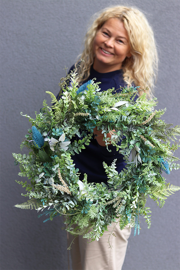 Evergreen, zielony wianek dekoracyjny z ostem