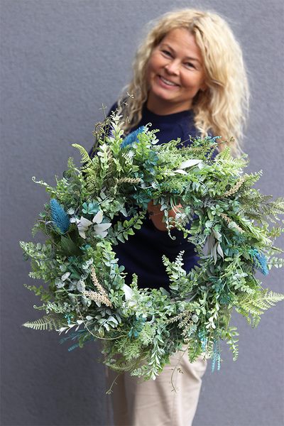 Evergreen, zielony wianek dekoracyjny z ostem