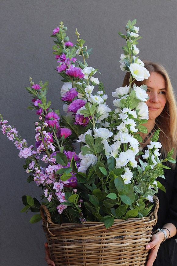 Malwa, dekoracja kwiatowa w koszu