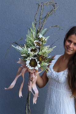 Olivetti, bukiet nagrobny z białymi słonecznikami, dł.115cm 