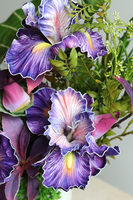 Iryski, nowoczesna kompozycja wiosenna, wym.43x55x27cm