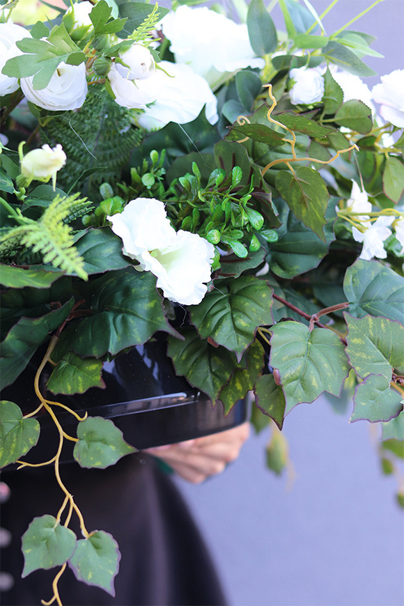 Biała Klemensa, kompozycja nagrobna w naczyniu