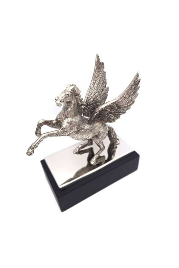 Pegaz, elegancka figurka konia