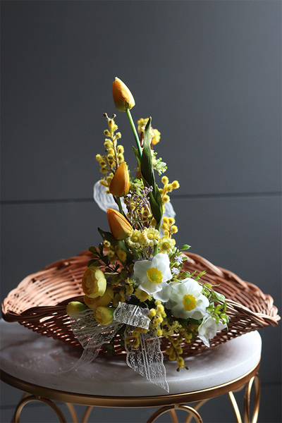 Dukana Tulips, koszyczek wielkanocny z tulipanami