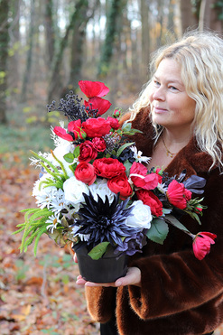 OD RĘKI Konfella, patriotyczna kompozycja kwiatowa w donicy, wym.44x40cm