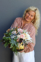 Początek Jesieni, kompozycja kwiatowa w złotej misie