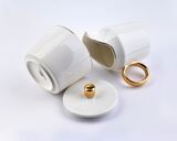 Novelty, porcelanowy mlecznik i cukiernica ze złotym rantem, wys.10cm