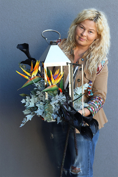 Angelo Garden Black Strelizia, lampion nagrobny z kwiatami