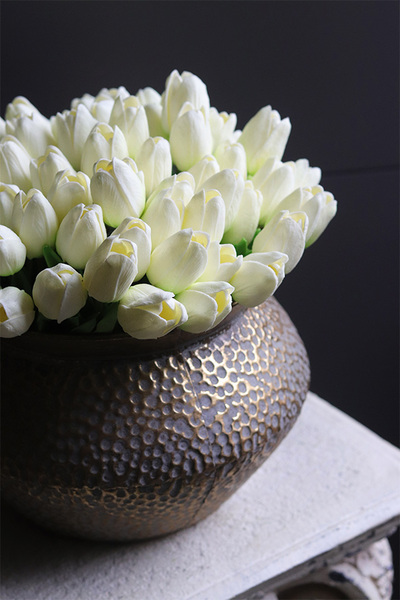 Eduardo Medoria Gold, kompozycja wiosenna z piankowymi tulipanami