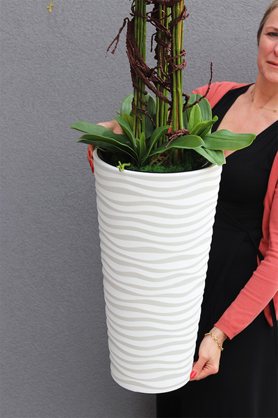 Gizelle Fuksja, wysoki sztuczny storczyk w białej donicy, wys.135cm