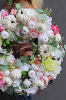 Białe Dynie Pastels, jesienny wianek z owocami