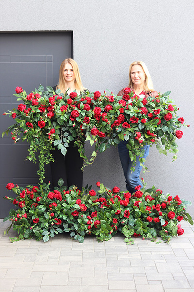 Opera Warszawska, okazała kompozycja kwiatowa