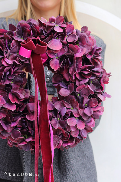 Hortensje Fioletti, wianek na drzwi z hortensji