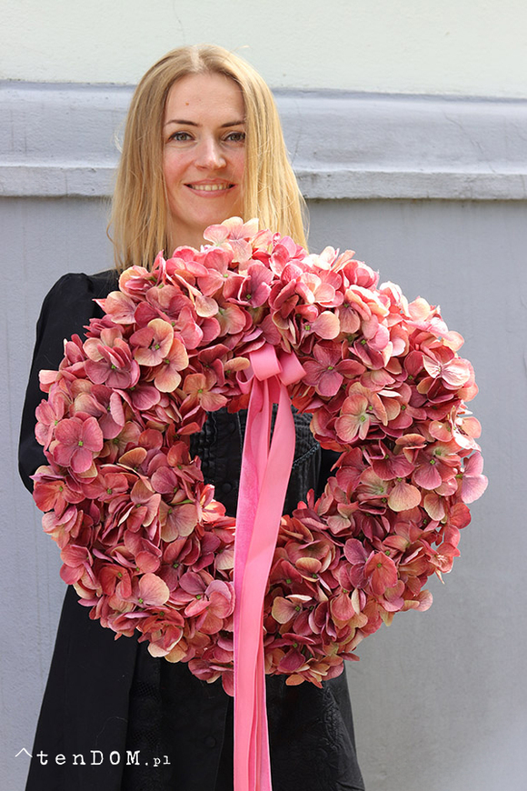 Hortensje Cherry, wianek na drzwi z hortensji	