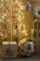 Pudrova Panna, różowa zawieszka świąteczna