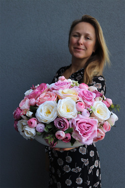 kompozycja kwiatowa w białej misie, Yssato, wym.33x43cm