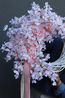 Pudrove Eyre, asymetryczny wianek dekoracyjny