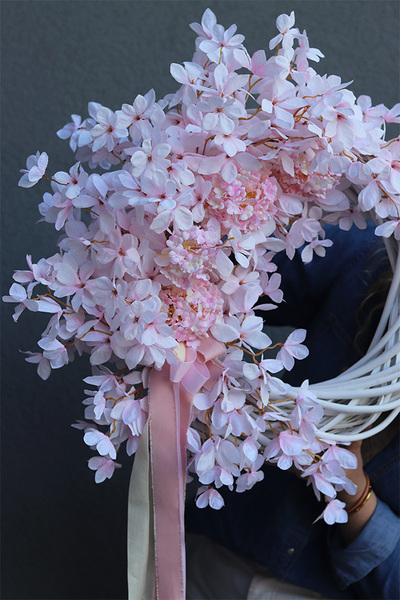 Pudrove Eyre, asymetryczny wianek dekoracyjny