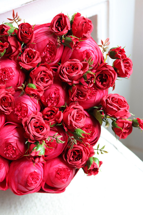 czerwony flowerbox z różami na walentynki, Serce Welurowe