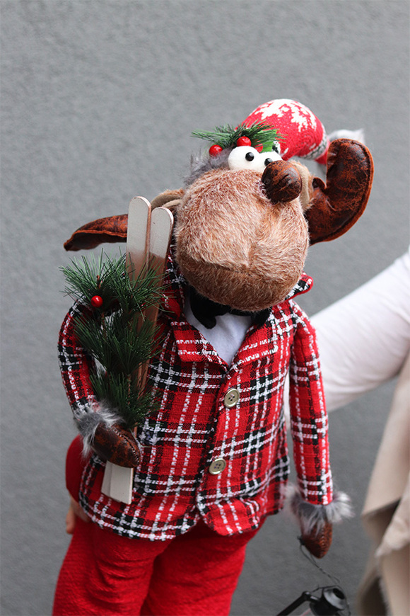 laleczka zimowa stojąca renifer	