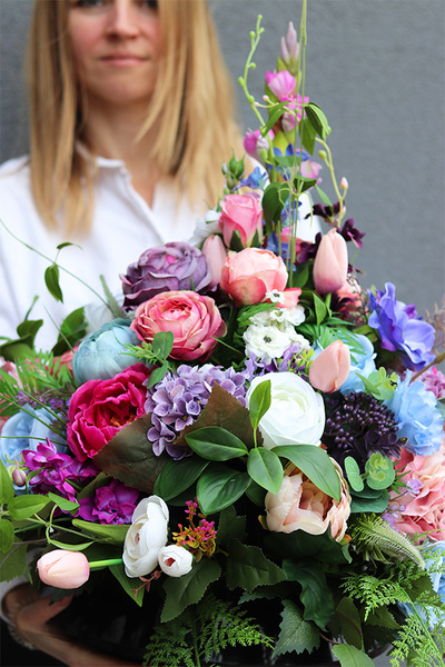 Nerunota, kompozycja nagrobna w misie