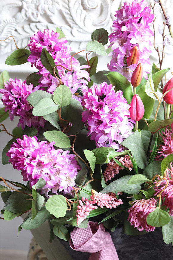 Katarina Spring Volcan, kompozycja nagrobna w misie