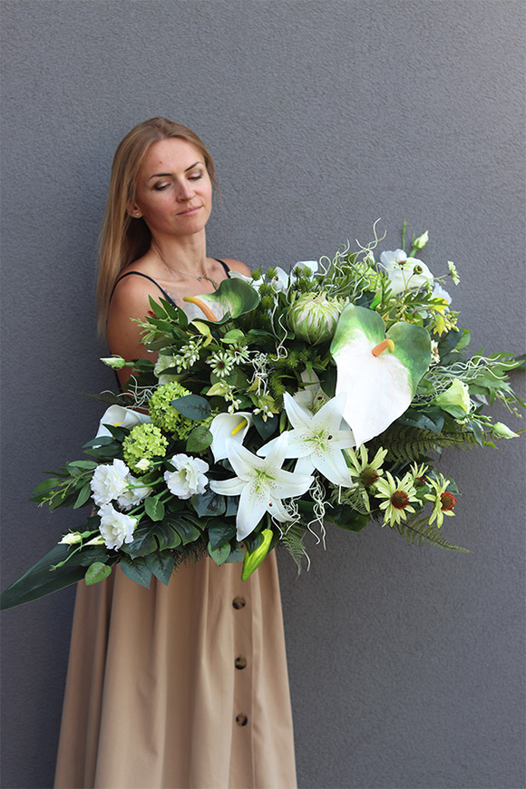 Palermo Bianco, jasna wiązanka nagrobna z anturium