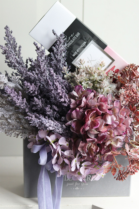 Koperto Fioleti Chocolates, koperta flowerbox z czekoladą