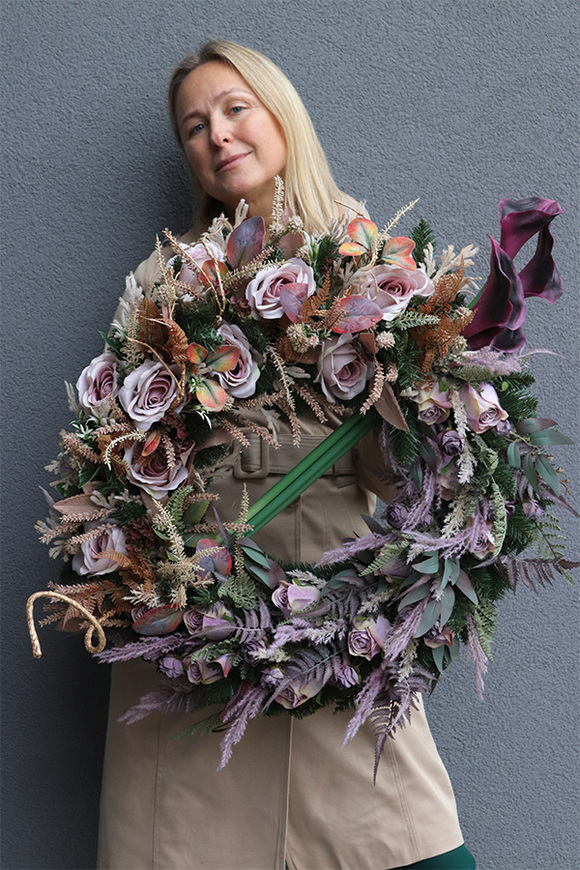 Mortario Memoriana, duży wieniec nagrobny z kallami