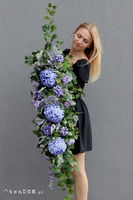 Dacja Blue, girlanda nagrobna na desce