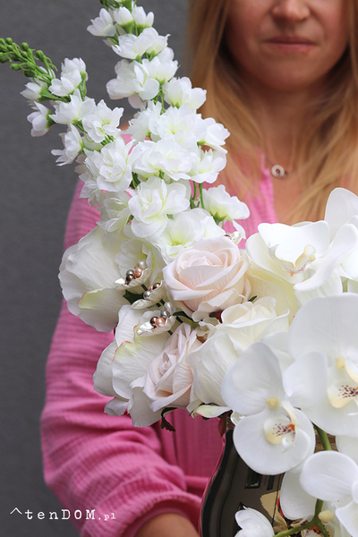 Perlage, kompozycja kwiatowa w pucharze