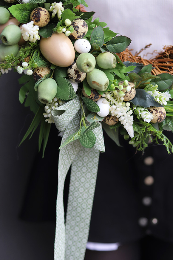 Green Wreath, wielkanocny wianek na drzwi z jajkami