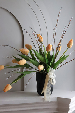 Orange Easter, stroik wielkanocny z tulipanami, wys.57cm