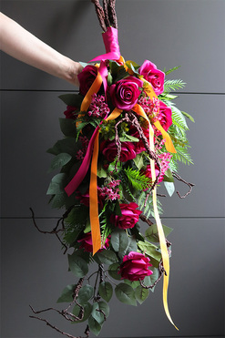 Rosalinda Roses, bukiet nagrobny do położenia, amarantowy, dł.105cm  