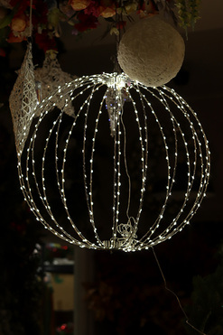 OD RĘKI Christmas Light, świąteczna wisząca kula LED, srebrna, śr.58cm