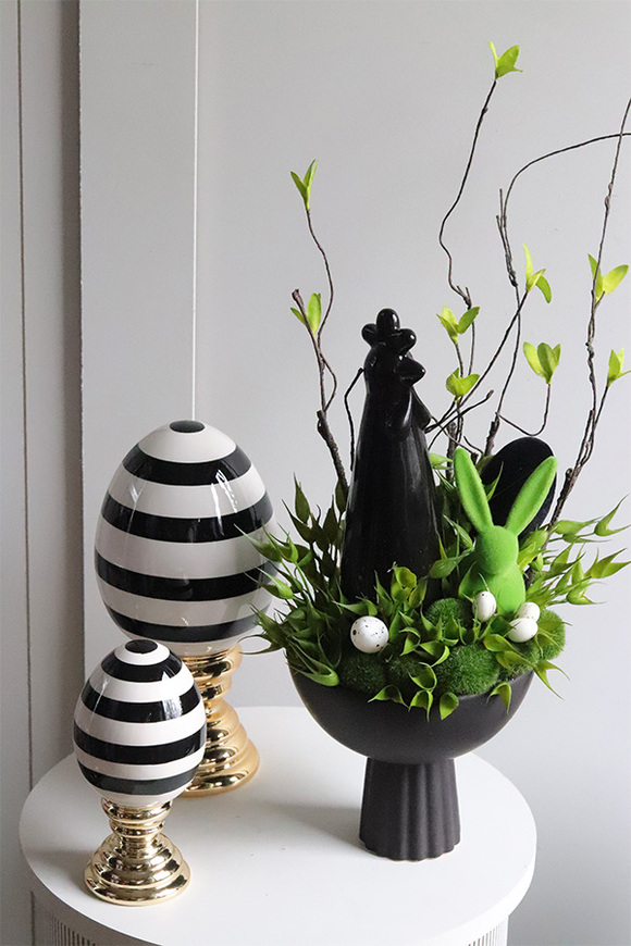 Black Easter, stroik wielkanocny z kurą