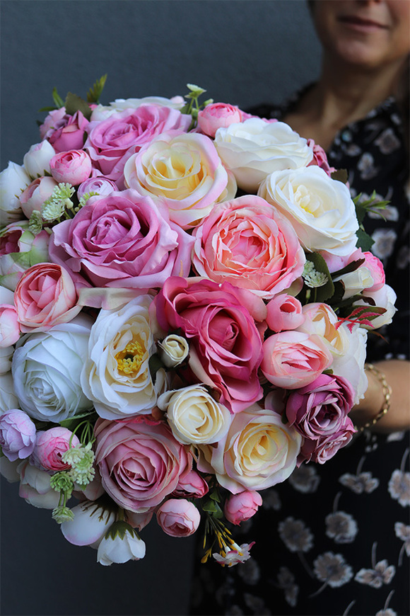 kompozycja kwiatowa w białej misie, Yssato, wym.33x43cm