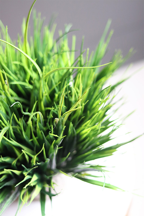 Issato Casa Creme, kompozycja ze sztucznych traw