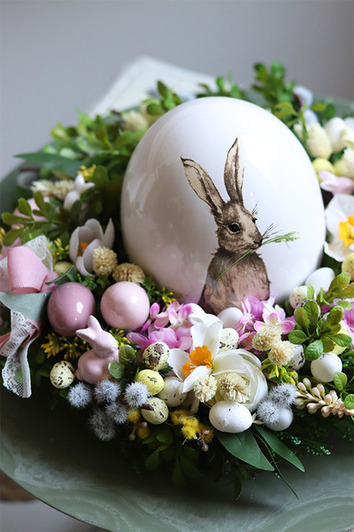 Zieleń Wielkanocna, stroik z jajem na talerzu