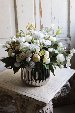 Edolia, kompozycja kwiatowa w lustrzanej donicy, wym.25x30cm 