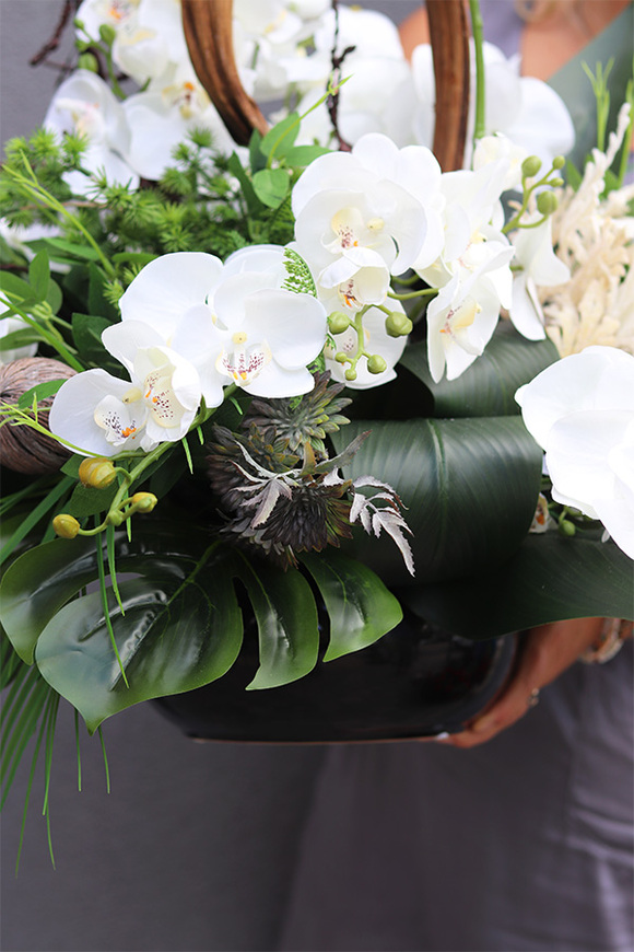 White Orchidera 2, kompozycja nagrobna w misie