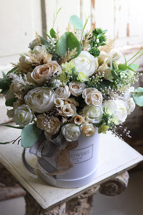 Kvietny, flowerbox z koronkową wstążką, wys.47cm