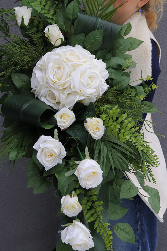Kalipso White Roses, biała wiązanka nagrobna