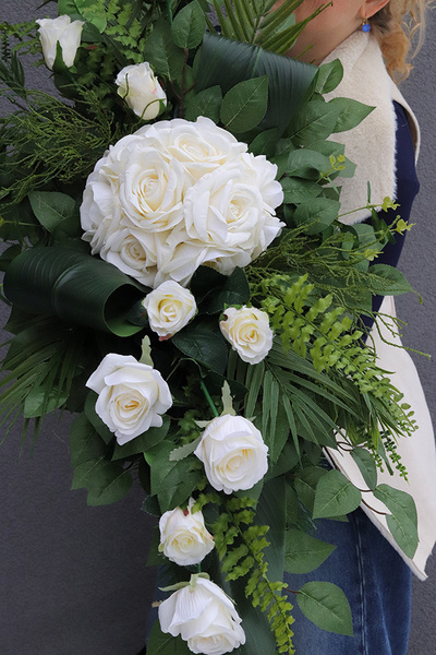 Kalipso White Roses, biała wiązanka nagrobna
