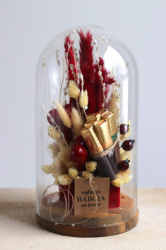 Chocolates Redde, kompozycja pod szklanym kloszem