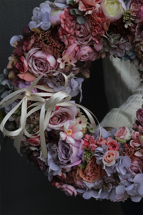 Bogactwo Kwiatów, różowy wianek na drzwi