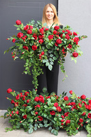 Opera Warszawska, okazała kompozycja kwiatowa