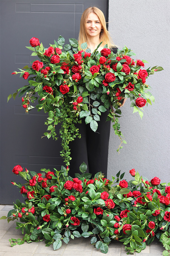 Opera Warszawska, okazała kompozycja kwiatowa