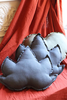 Heart Pillow, lniana poduszka w kształcie serca, oliwkowy